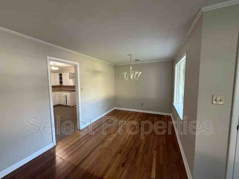 1104 S Gee St - Photo 4 of 13