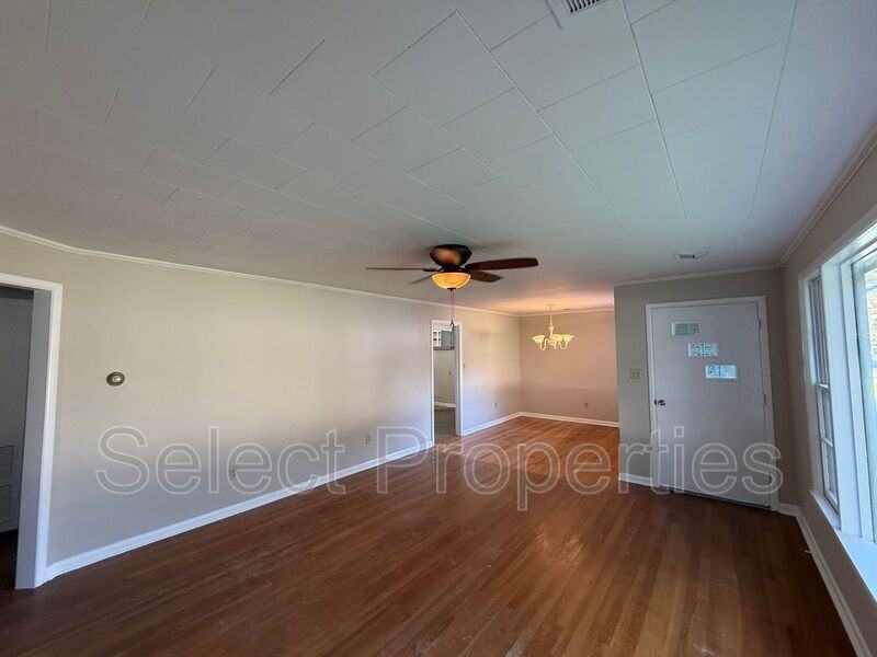 1104 S Gee St - Photo 7 of 13