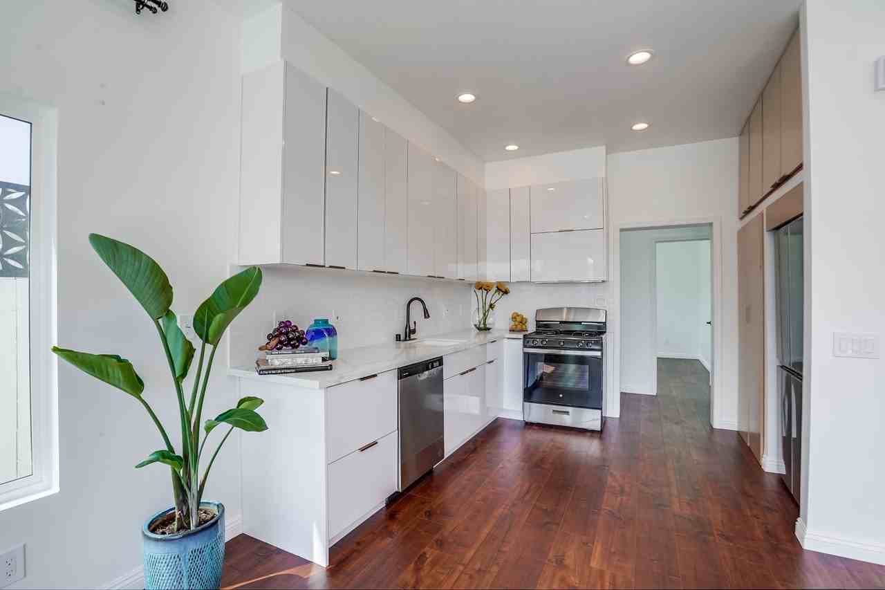 9427 1/2 S 4th Ave #NA - Photo 3 of 12