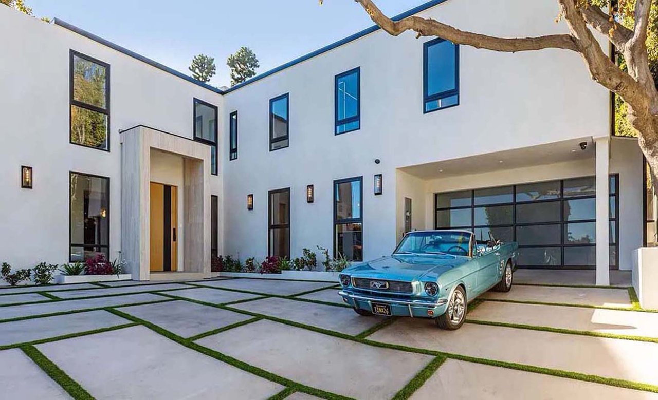 1271 Sunset Plaza Dr #NA - Photo 3 of 37