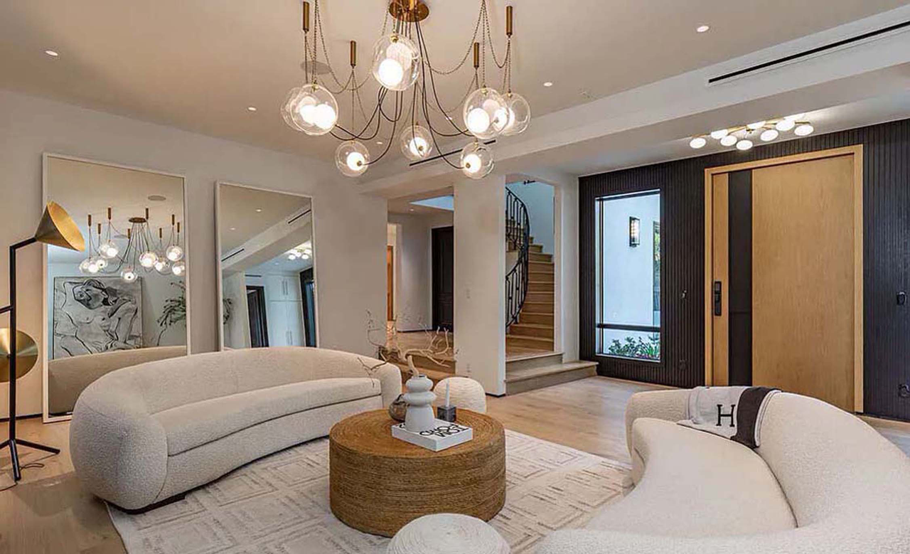 1271 Sunset Plaza Dr #NA - Photo 6 of 37