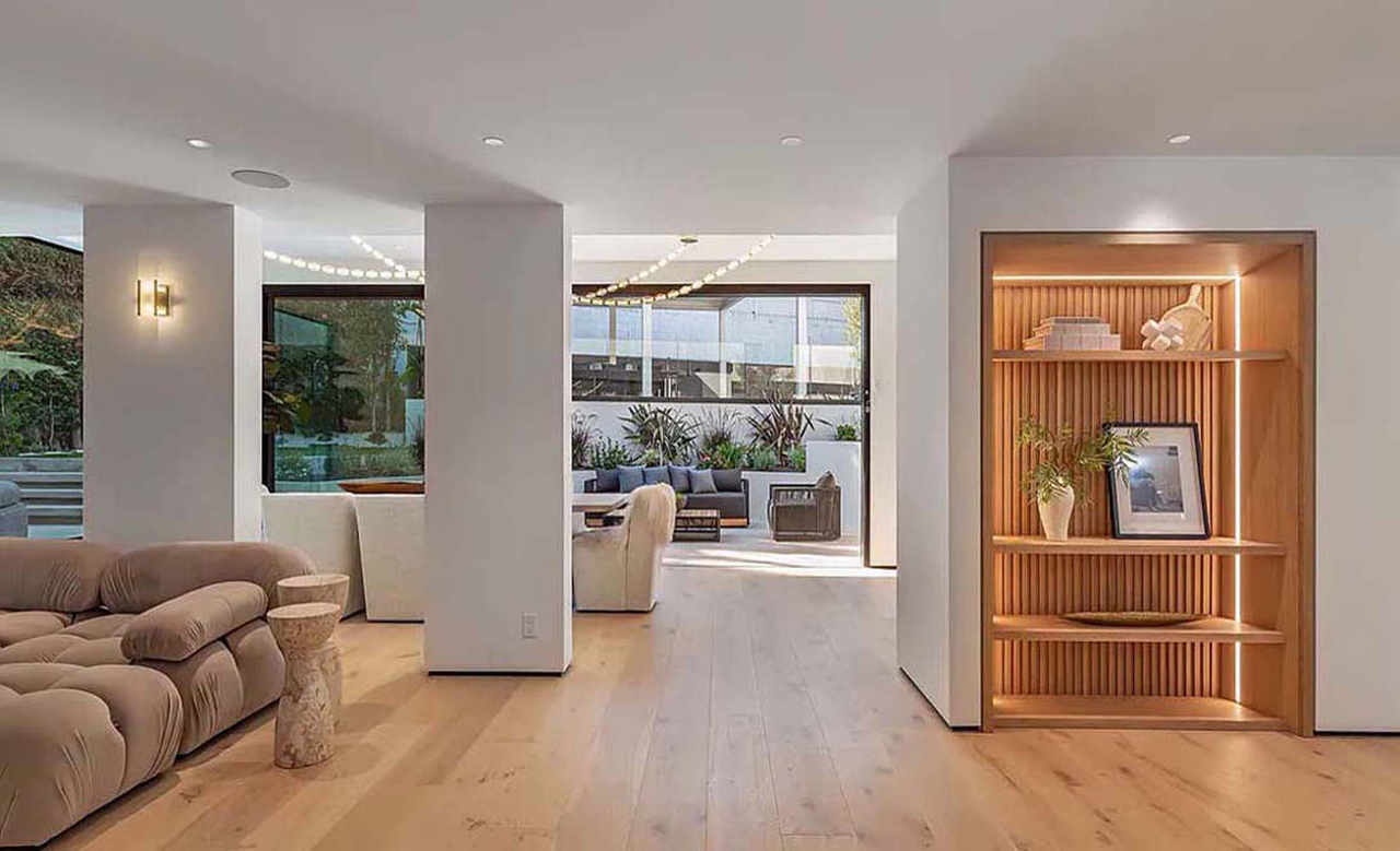 1271 Sunset Plaza Dr #NA - Photo 7 of 37