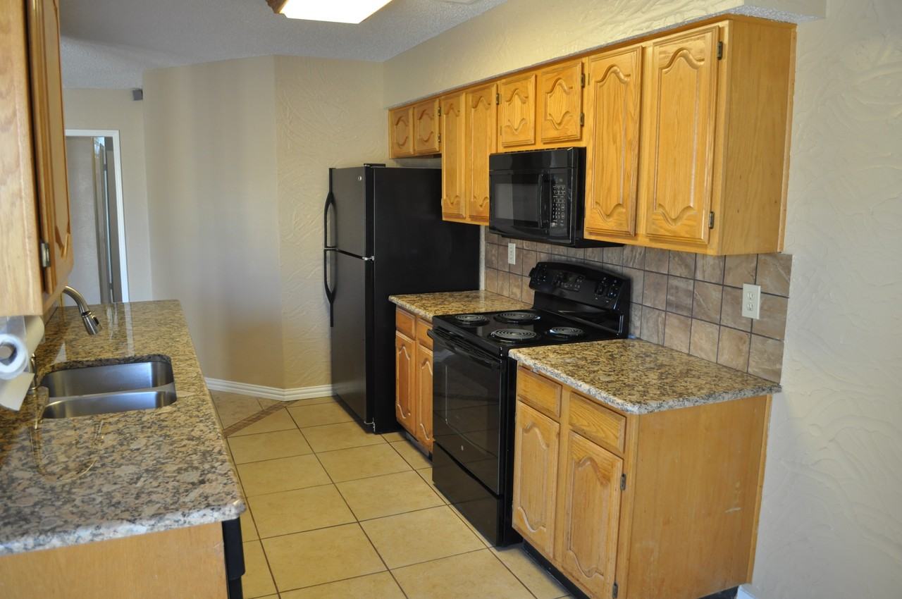 2906 Kingswood Dr #NA - Photo 2 of 16