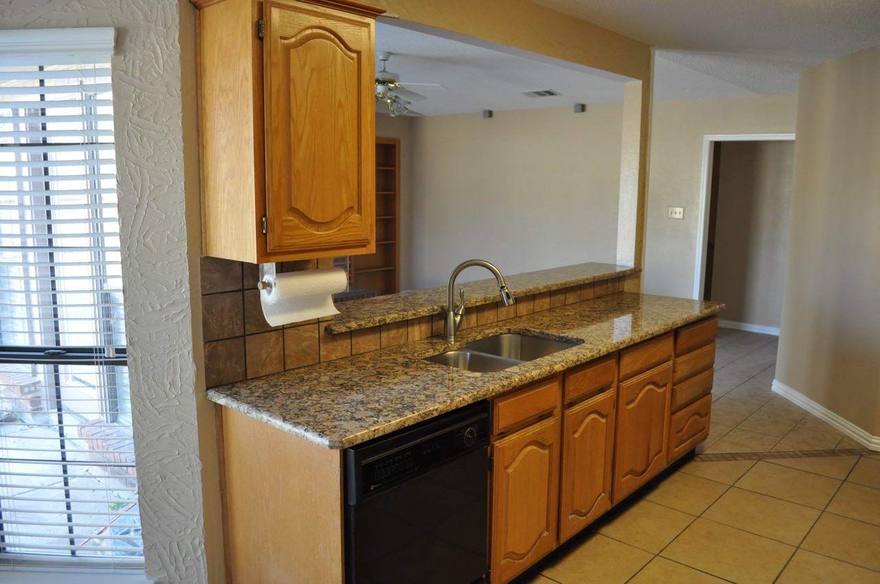 2906 Kingswood Dr #NA - Photo 3 of 16