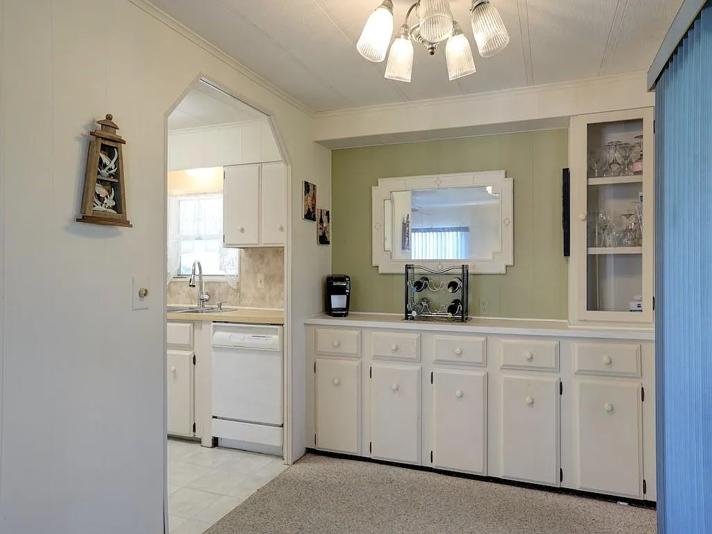 1035 Royal Palm Dr #NA - Photo 3 of 9