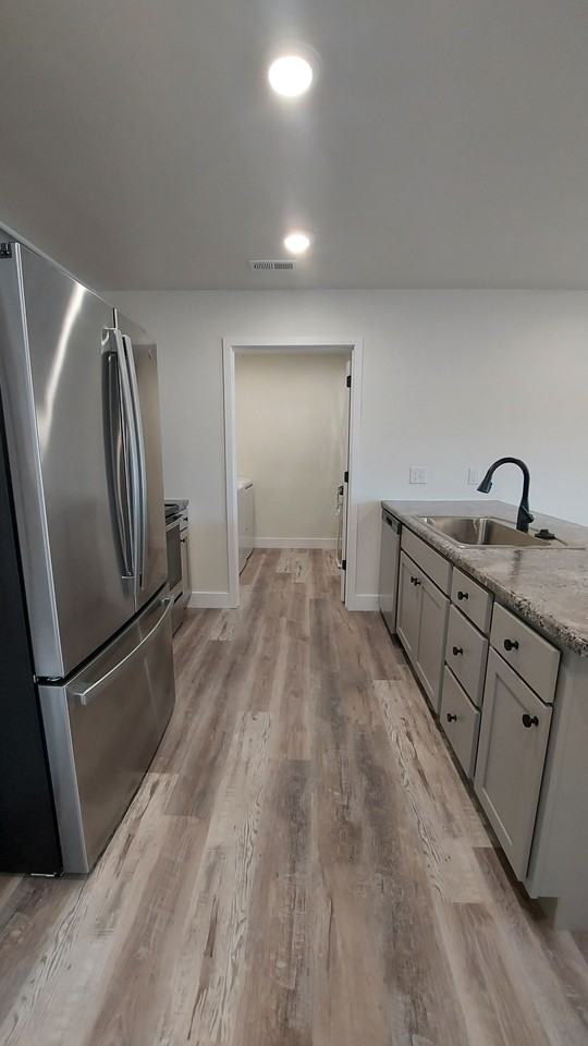 402 Eagle St #402 - Photo 3 of 10