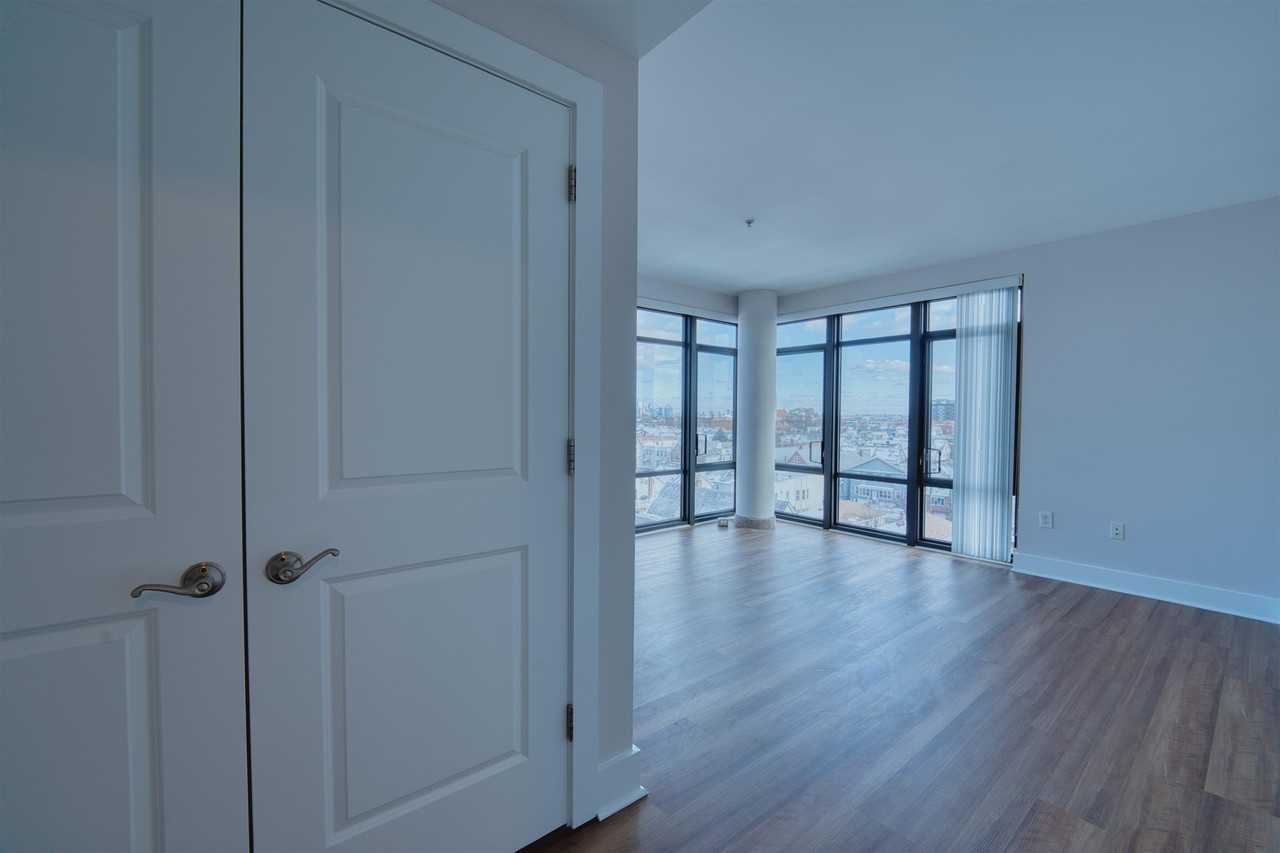 1040 Kennedy Blvd #602 - Photo 6 of 35