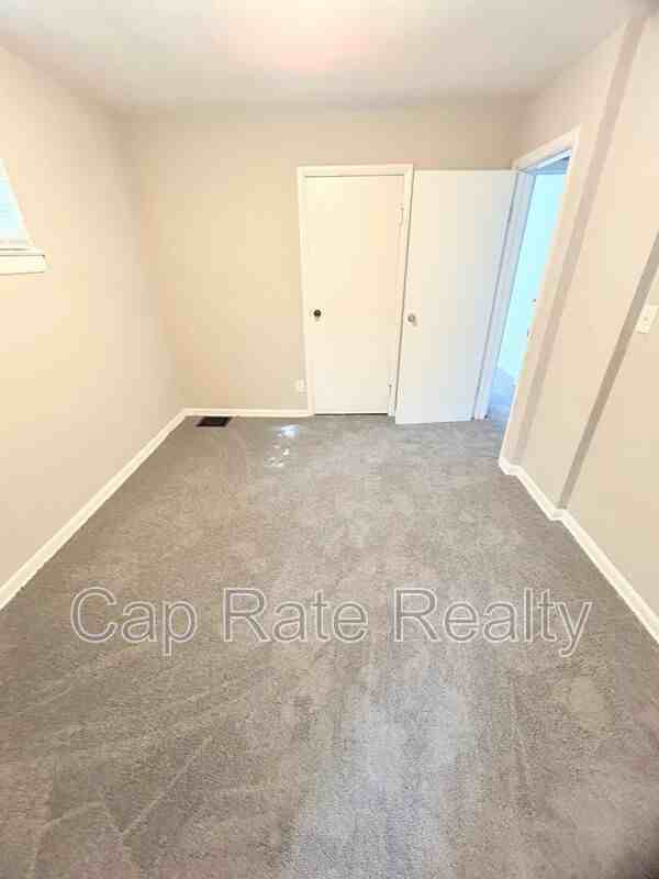 981 E 13th Ave - Photo 5 of 11