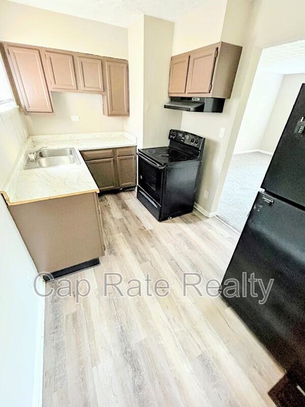 981 E 13th Ave - Photo 4 of 11