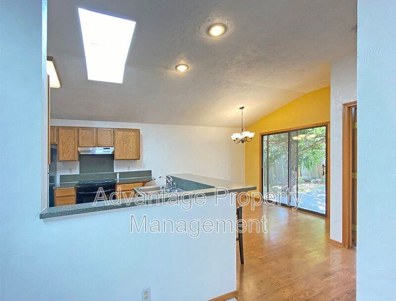 1138 Ne Conser Pl - Photo 5 of 24