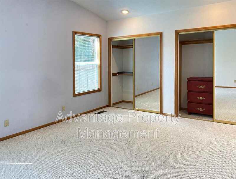 1138 Ne Conser Pl - Photo 6 of 24