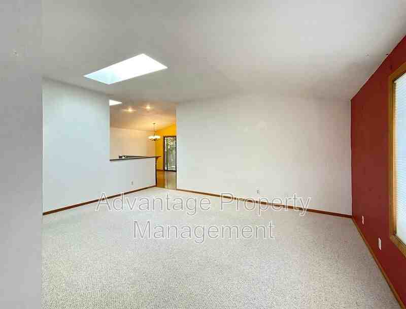 1138 Ne Conser Pl - Photo 7 of 24