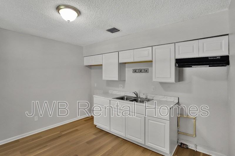 7120 Buffalo Ave - Photo 2 of 13