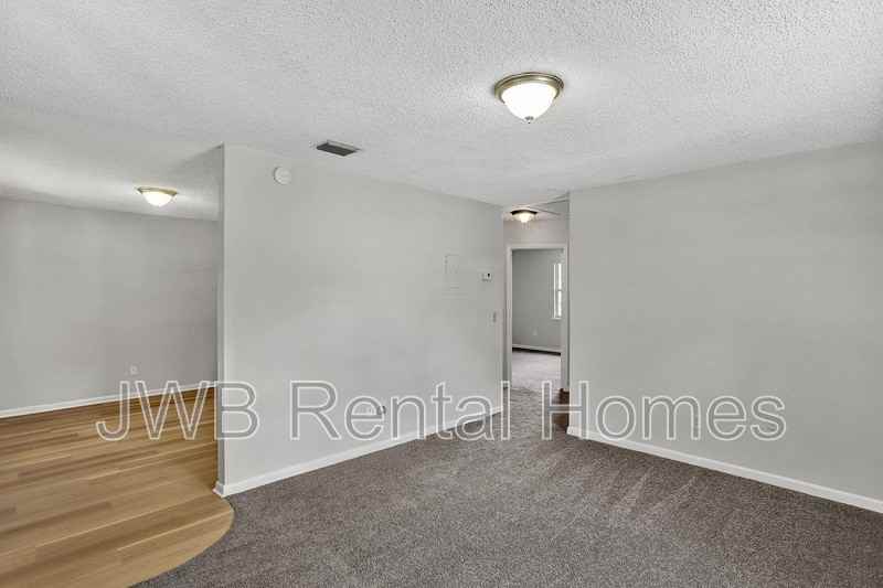 7120 Buffalo Ave - Photo 4 of 13