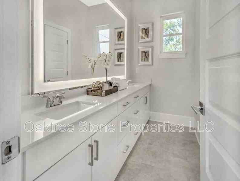 456 Parkway Dr Ne #4 - Photo 5 of 22