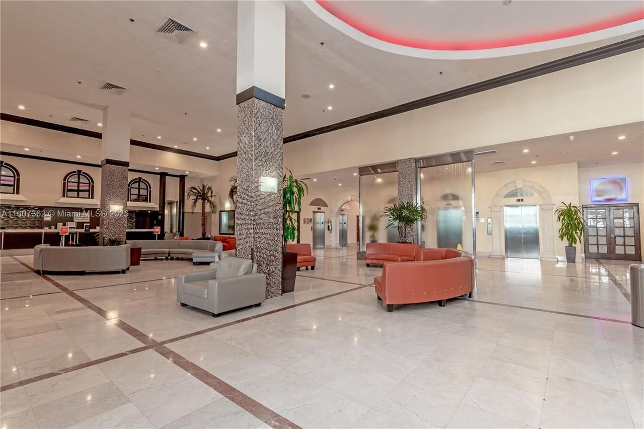 19201 Collins Ave #248 - Photo 4 of 26