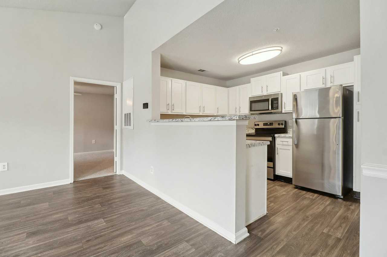 Varia at Oakcrest - Photo 4 of 47