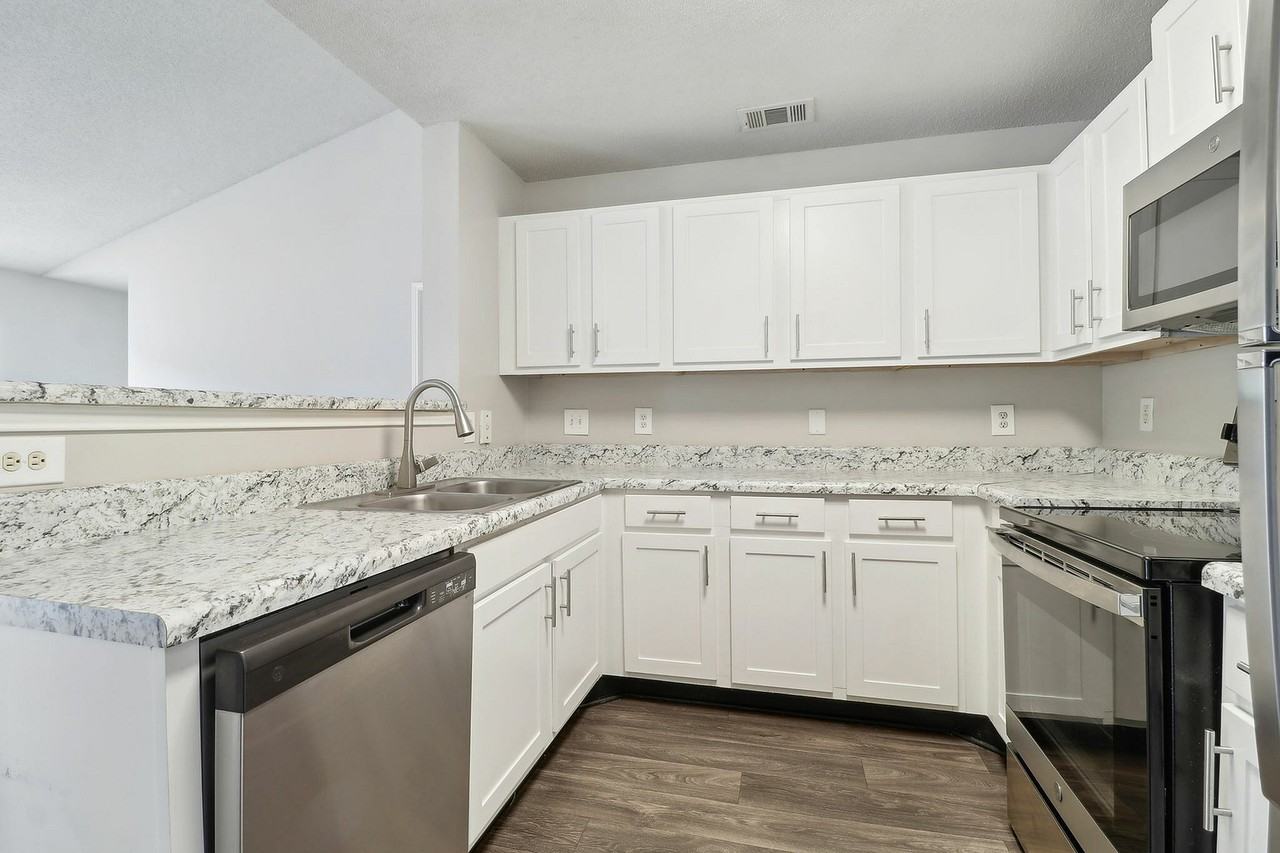 Varia at Oakcrest - Photo 5 of 47