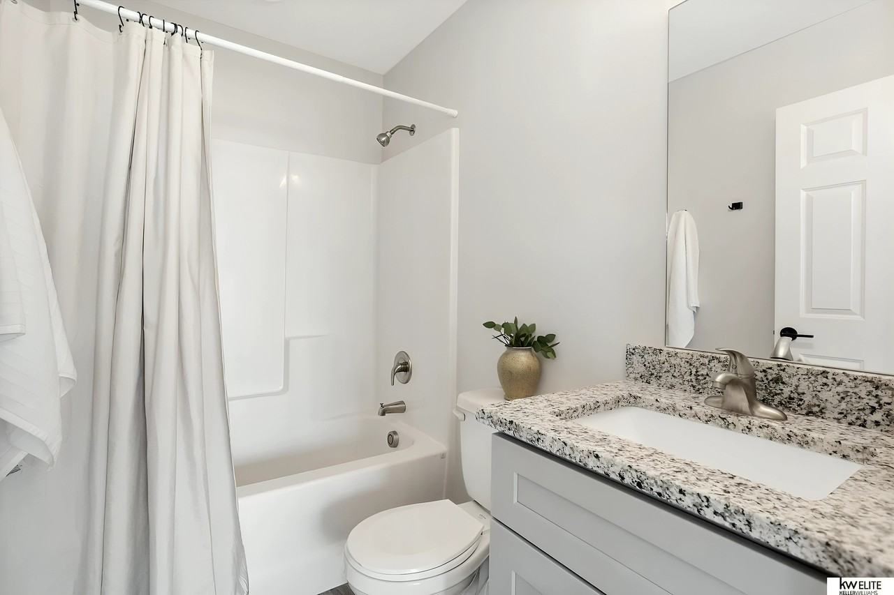 20855 R Court - Photo 5 of 31