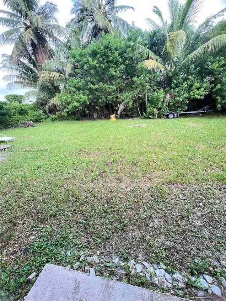 14910 S River Dr #1 - Photo 3 of 9