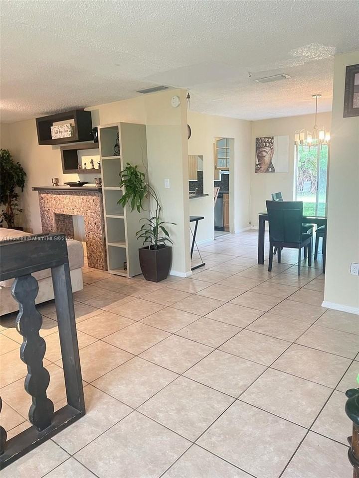 14910 S River Dr #1 - Photo 6 of 9