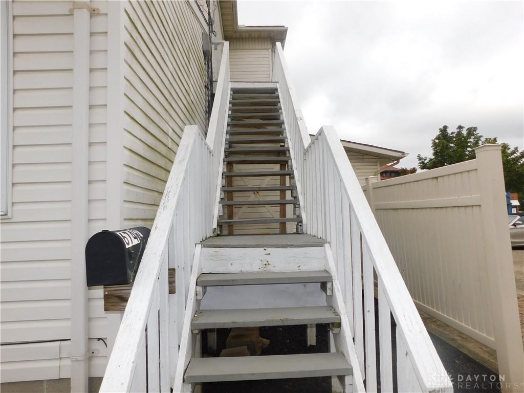 670 N Limestone St - Photo 3 of 15