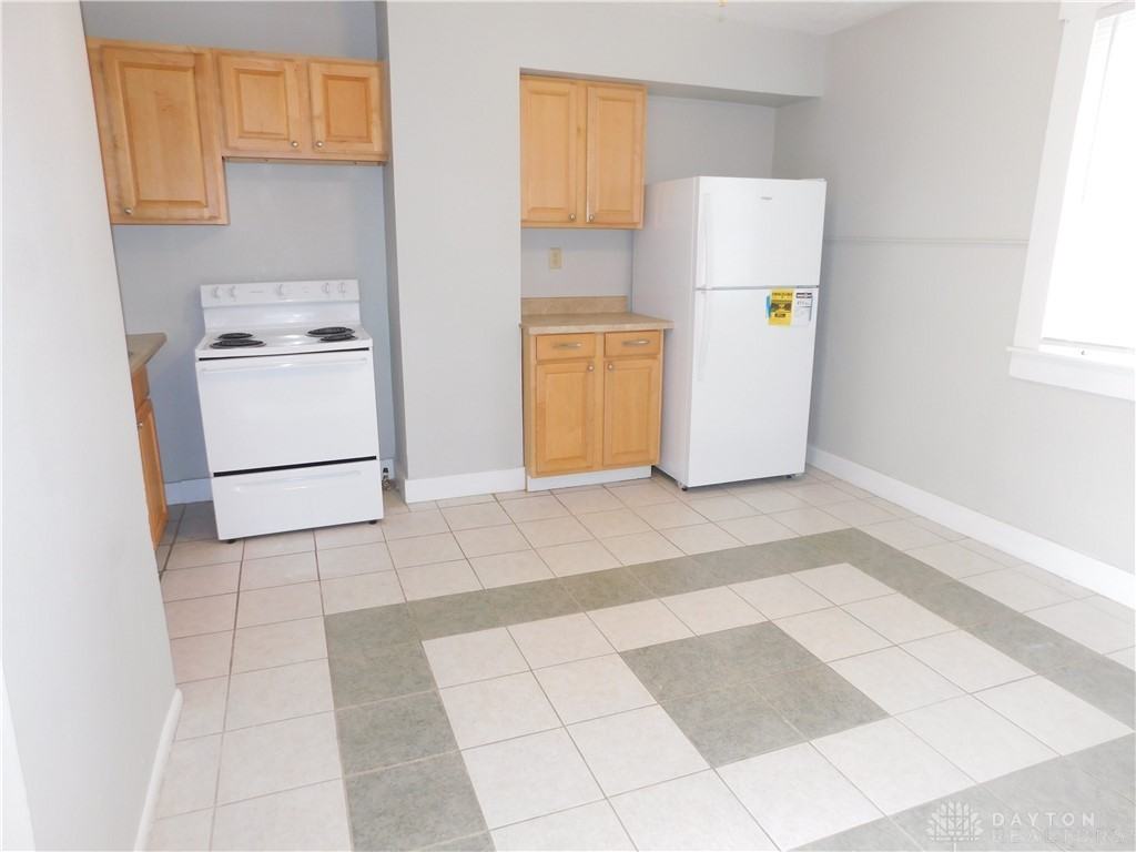 670 N Limestone St - Photo 4 of 15