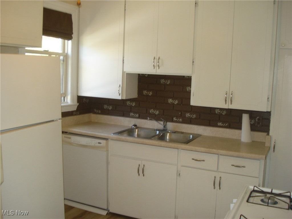 5757 Mayfield Rd - Photo 4 of 29