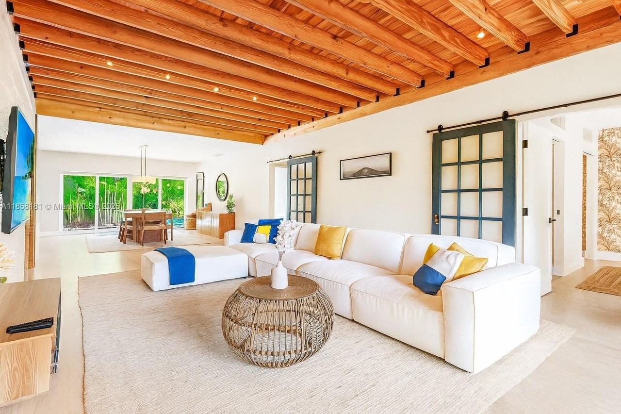 9065 Emerson Ave - Photo 7 of 50