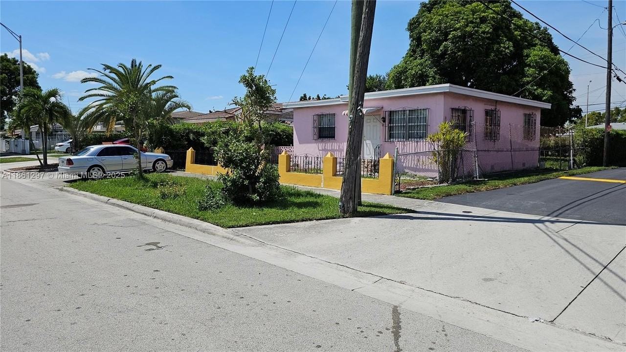 11 W 19th St - Photo 2 of 10