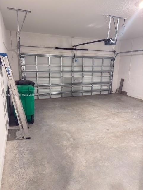 6576 Nw Cloverdale Ave - Photo 4 of 32