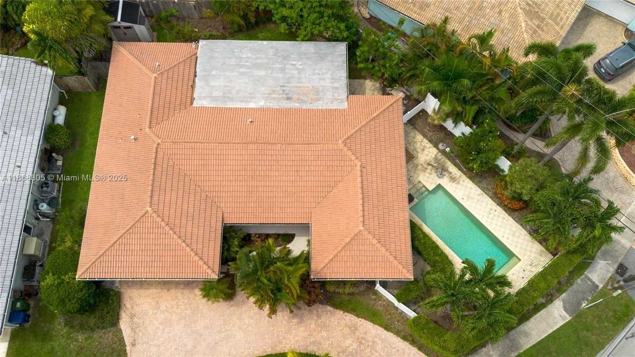 2841 Nw 10th Ave - Photo 4 of 30