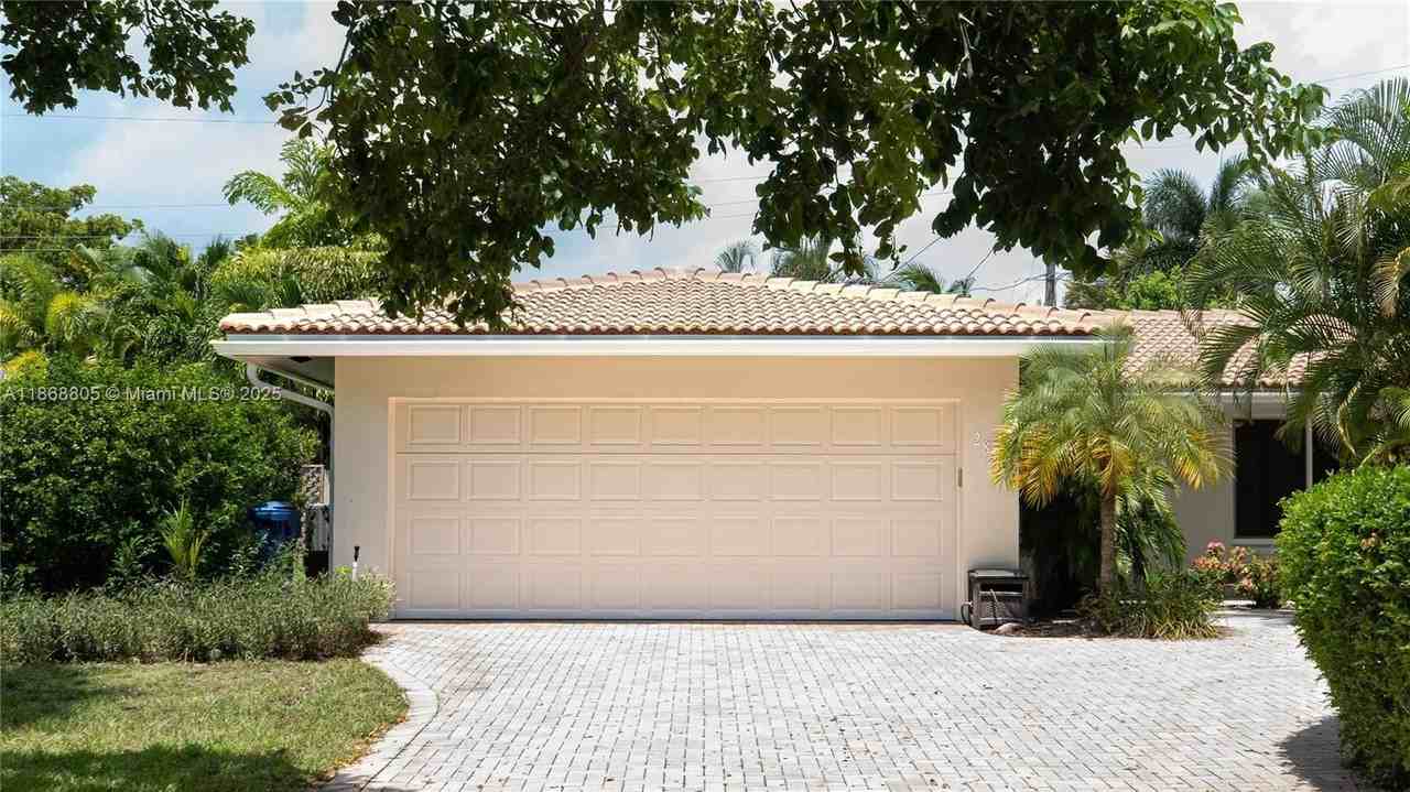 2841 Nw 10th Ave - Photo 5 of 30