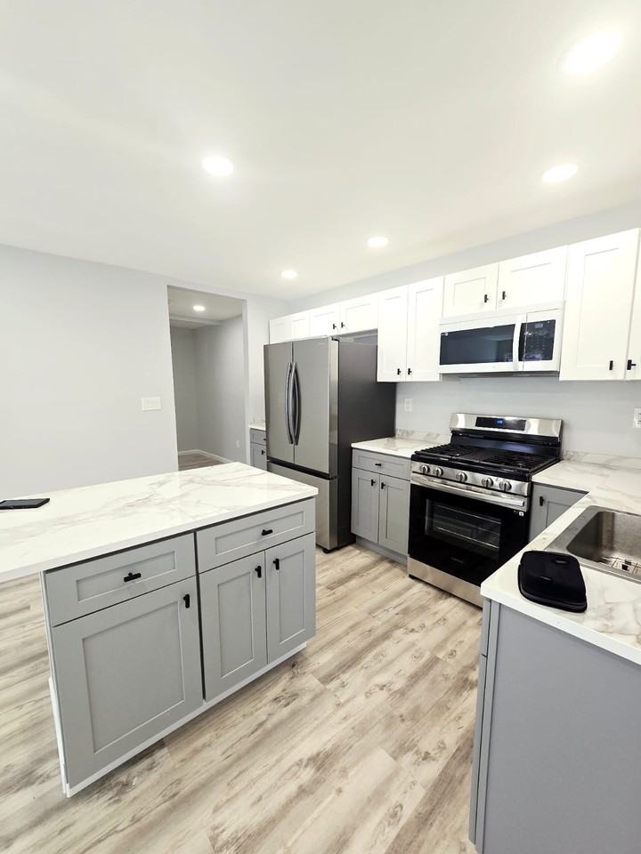 326 Sutton St - Photo 6 of 15