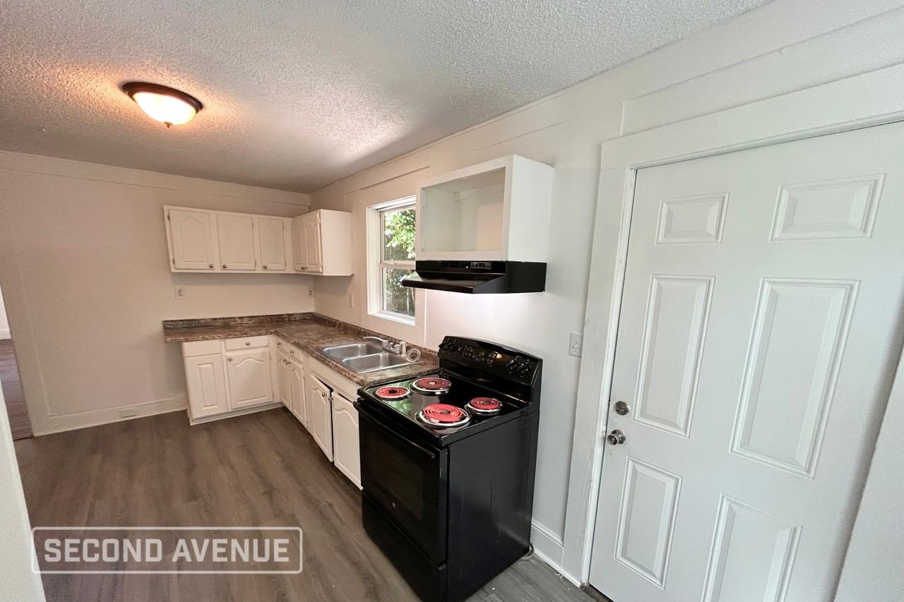 543 Walnut St - Photo 3 of 13