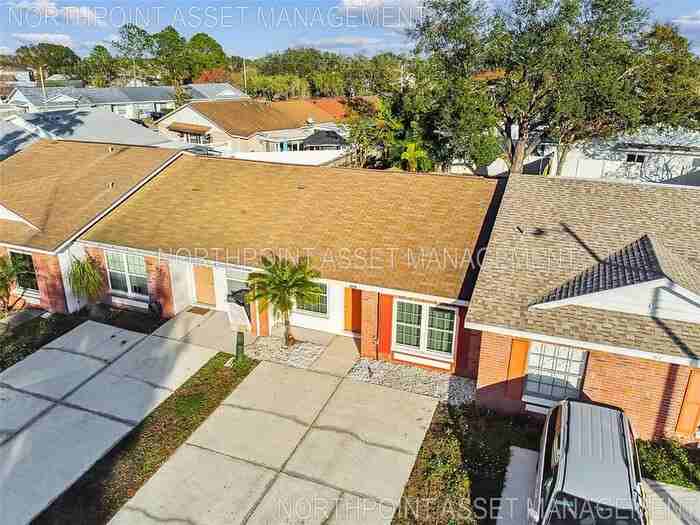 915 Burlwood St - Photo 2 of 22