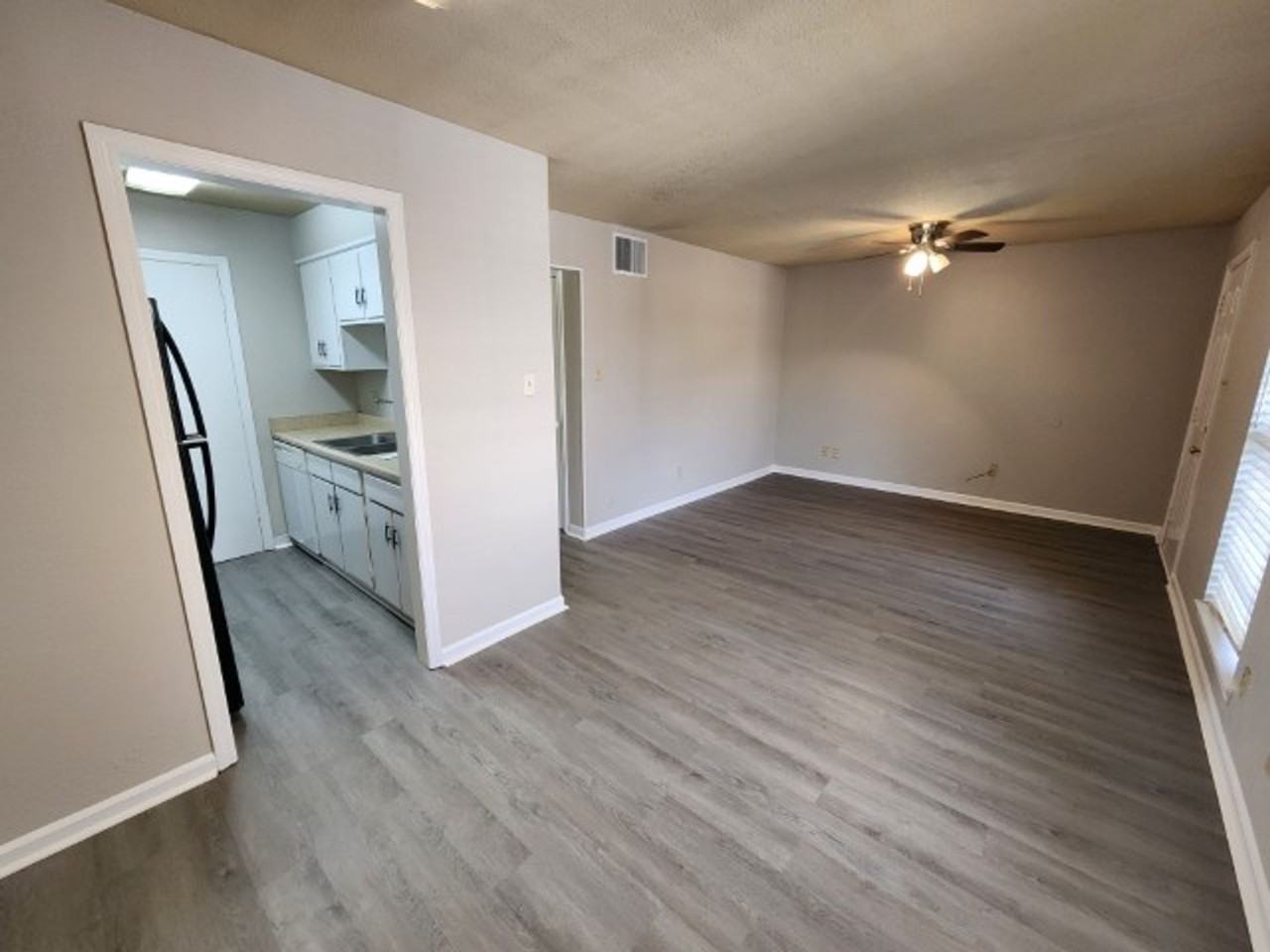 Barton Oaks Apartments - Photo 2 of 50