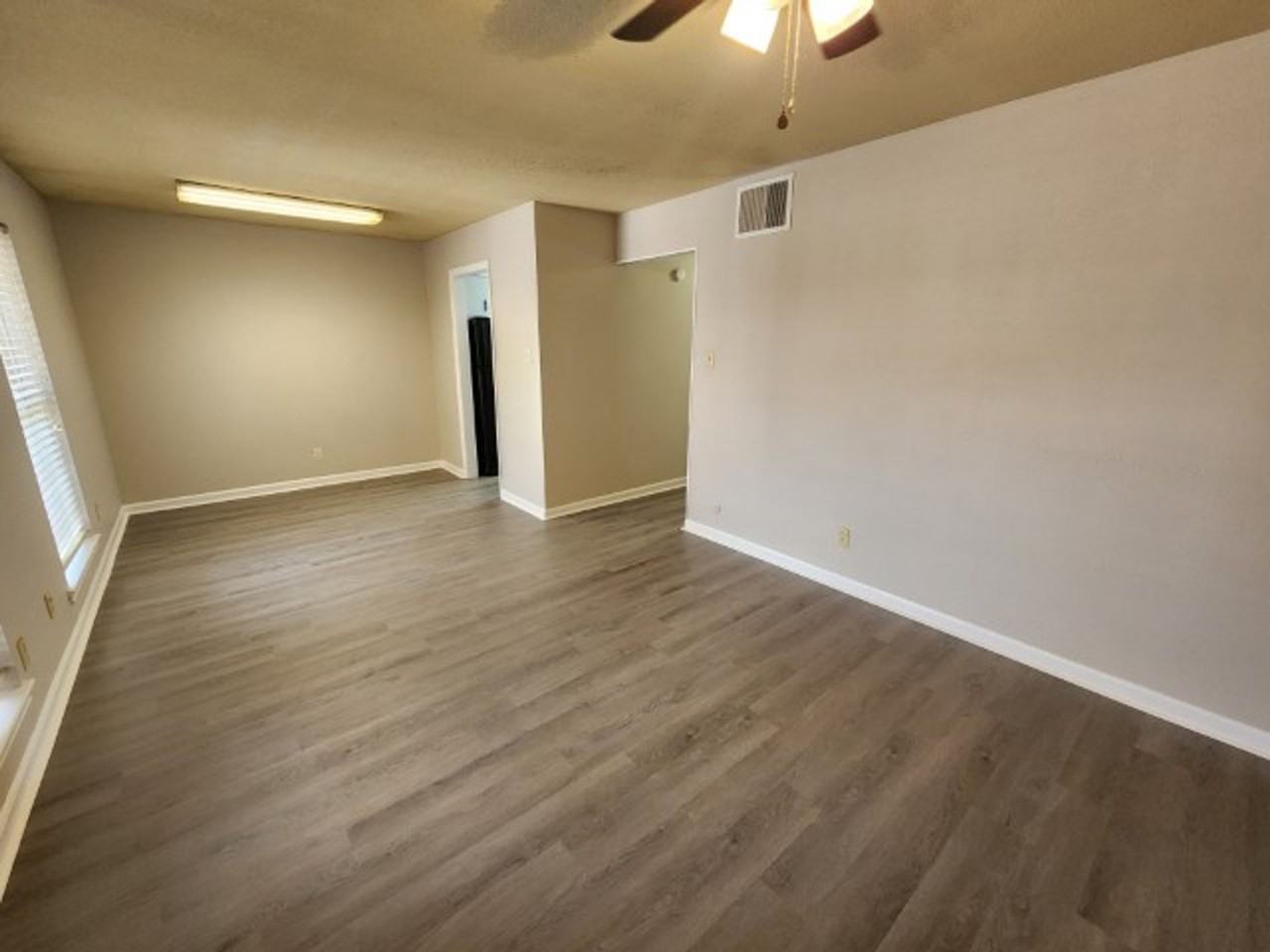 Barton Oaks Apartments - Photo 3 of 50