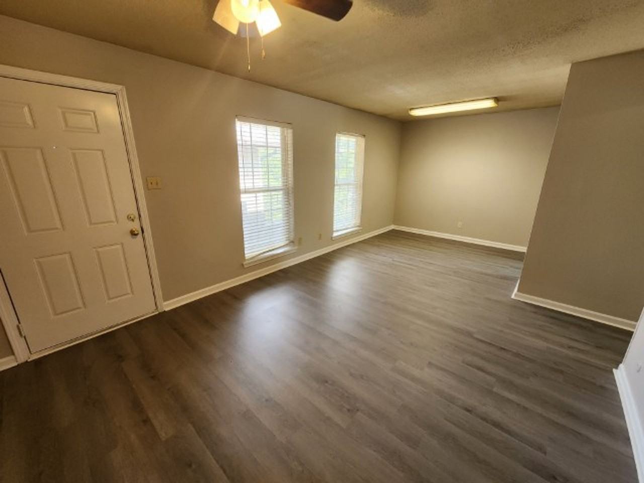 Barton Oaks Apartments - Photo 4 of 50