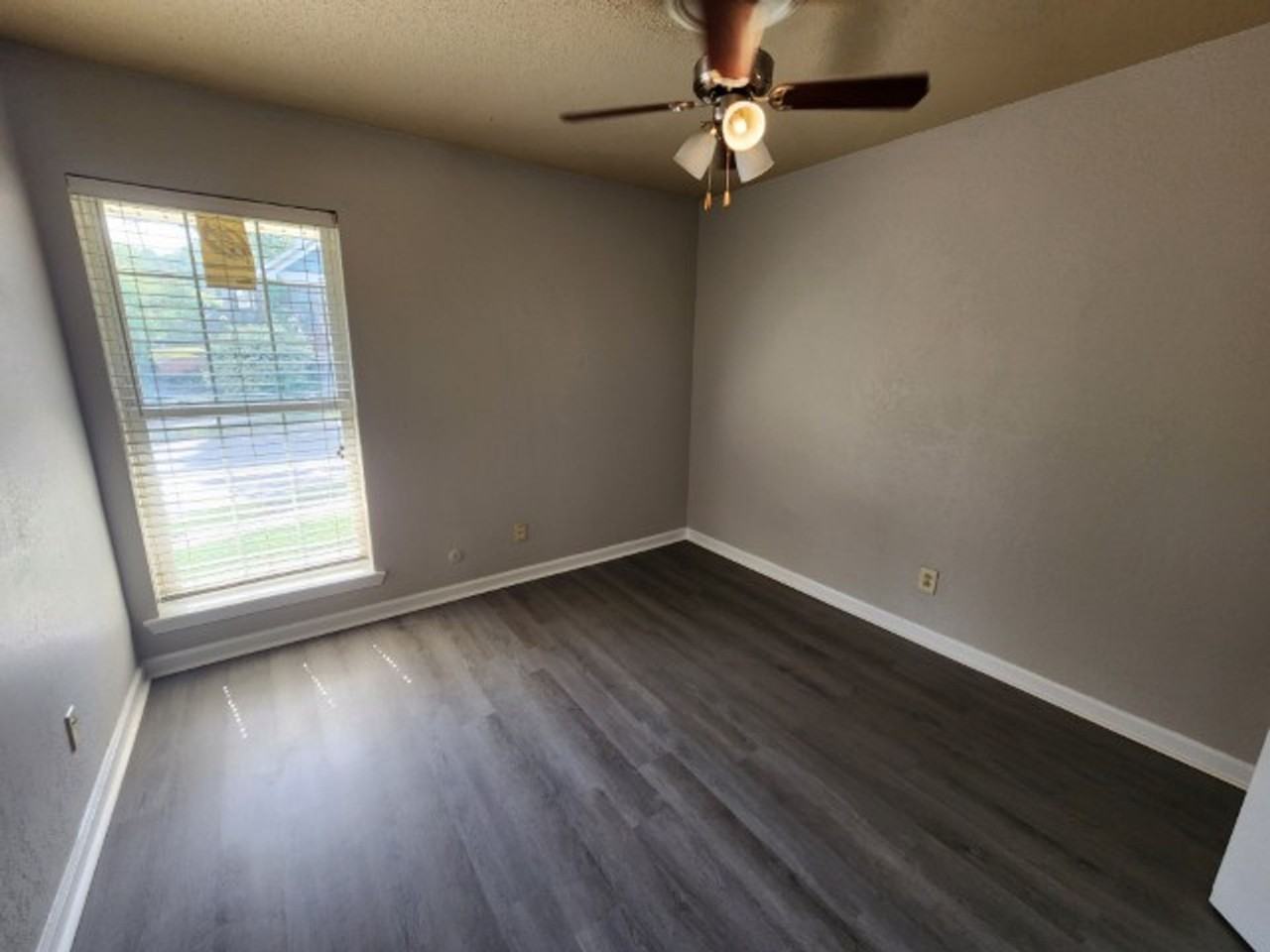 Barton Oaks Apartments - Photo 6 of 50