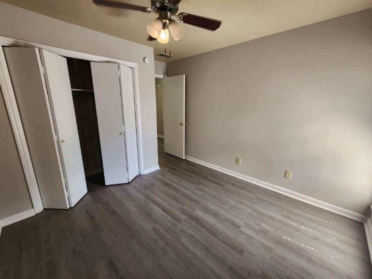 Barton Oaks Apartments - Photo 7 of 50