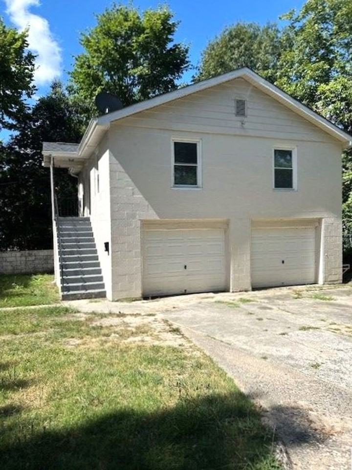 121 1/2 Patrick St - Photo 2 of 15