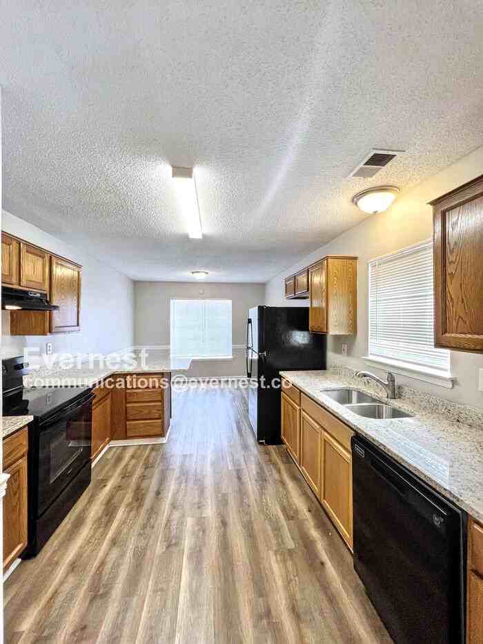 285 Gaslight Cv - Photo 3 of 25