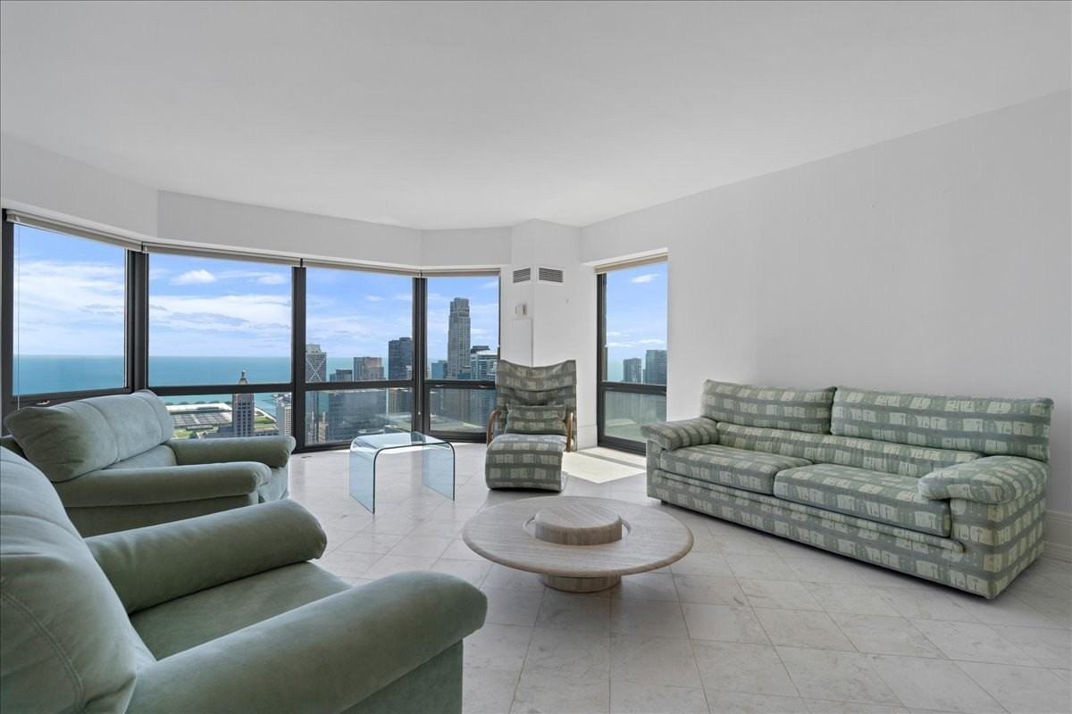 100 E Huron St #4703 - Photo 5 of 34