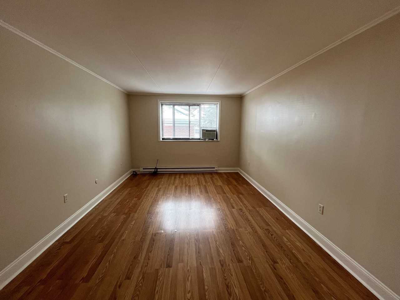 Robinson 205 - Photo 2 of 16