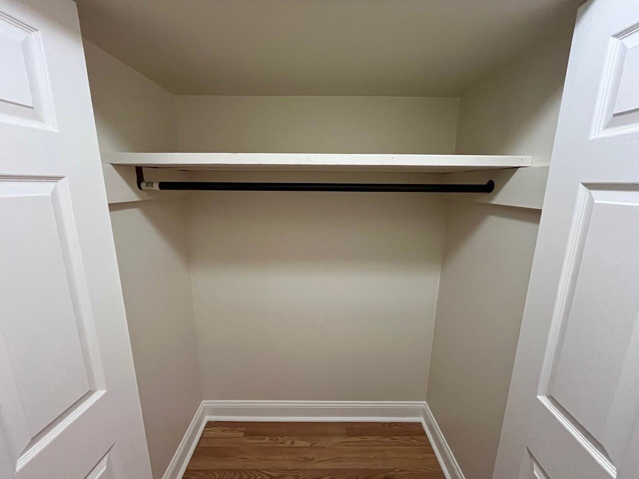 Robinson 205 - Photo 4 of 16