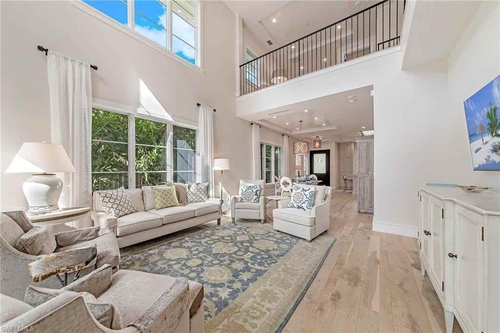 434 3rd Ave S - Photo 5 of 24