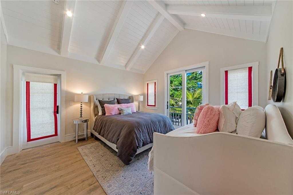 434 3rd Ave S - Photo 7 of 24