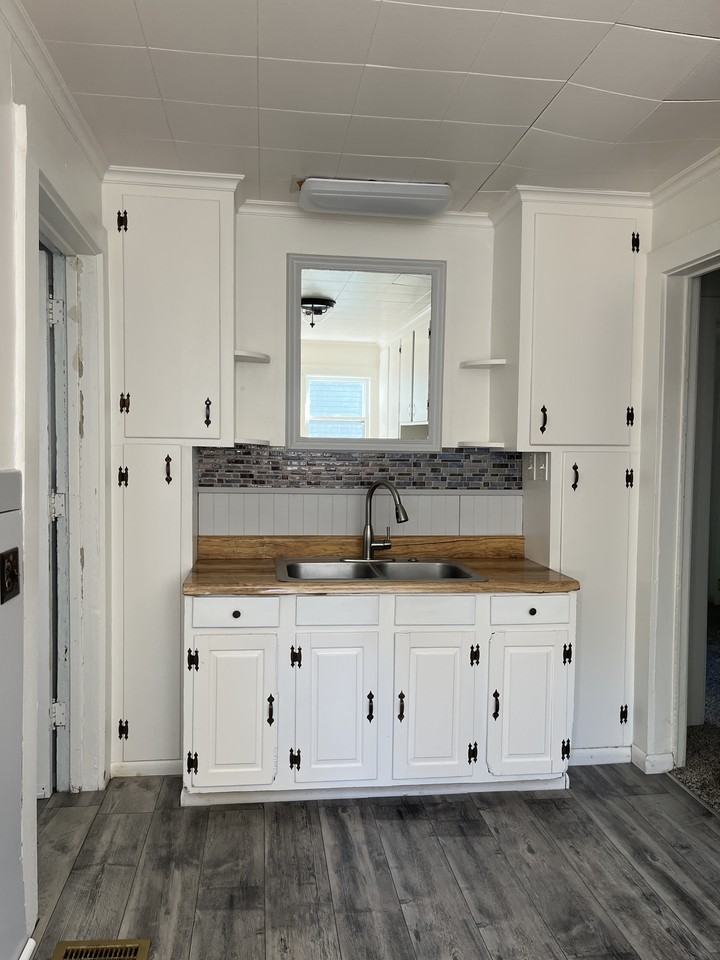 104 Catlin Avenue - Photo 3 of 19