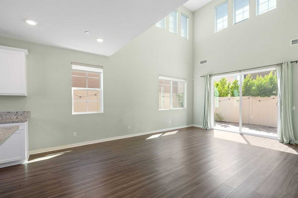 528 Tibbetts St - Photo 3 of 22